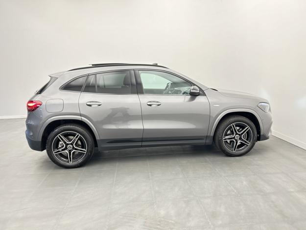 MERCEDES-BENZ GLA 250 e AMG Line Toit Pano  