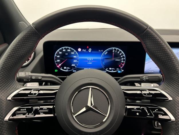 MERCEDES-BENZ GLA 250 e AMG Line Toit Pano  