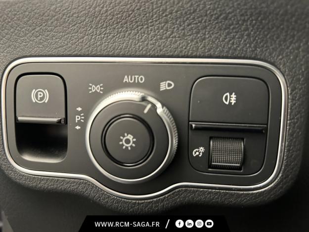 MERCEDES-BENZ GLA 250 e AMG Line Toit Pano  