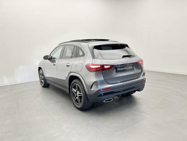 MERCEDES-BENZ GLA 250 e AMG Line Toit Pano  