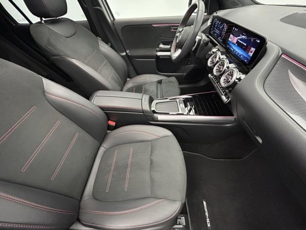 MERCEDES-BENZ GLA 250 e AMG Line Toit Pano  