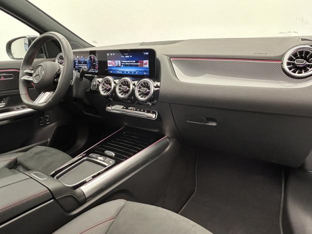 MERCEDES-BENZ GLA 250 e AMG Line Toit Pano  