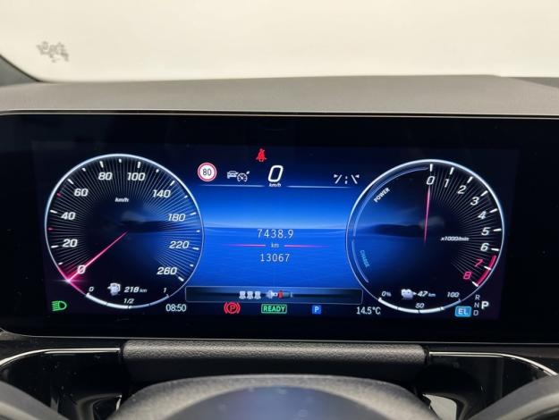 MERCEDES-BENZ GLA 250 e AMG Line Toit Pano  