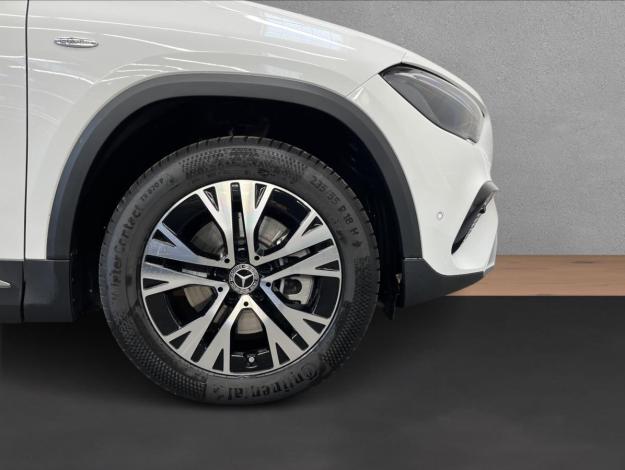 MERCEDES-BENZ GLA GLA 250e s hybridní technologií EQ (21/21)
