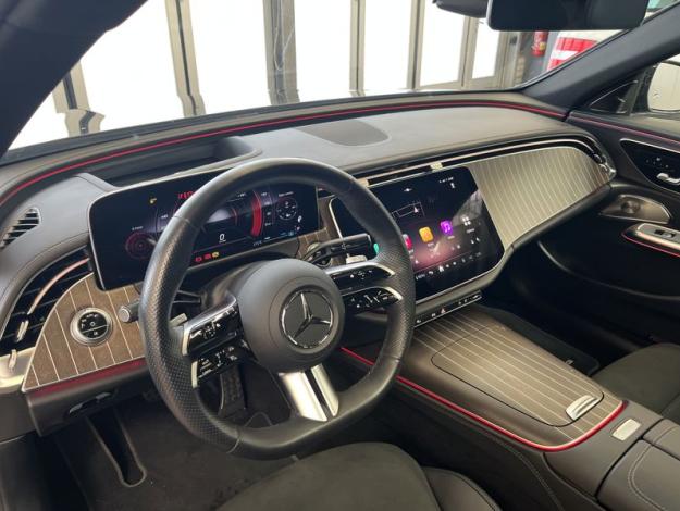 MERCEDES-BENZ E-Třída E 220 d 4MATIC kombi (10/21)