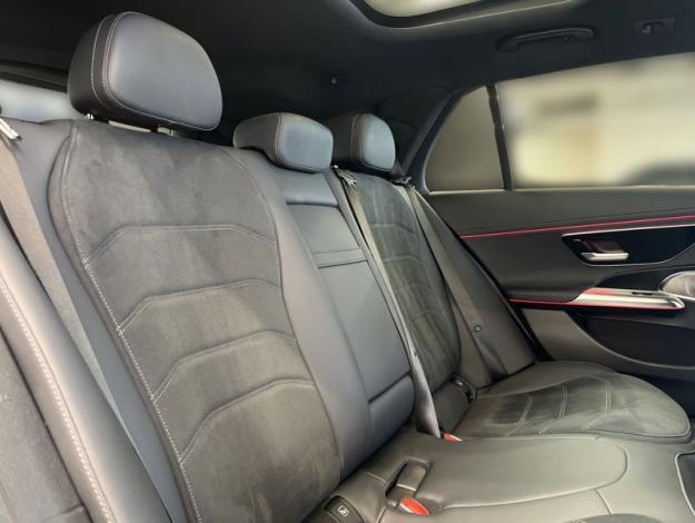 MERCEDES-BENZ E-Třída E 220 d 4MATIC kombi (19/21)