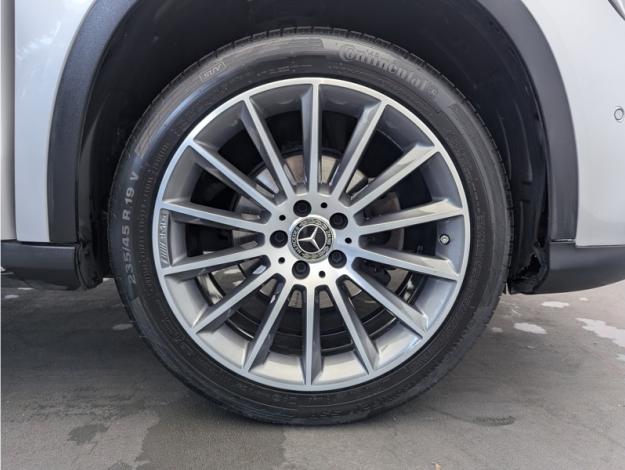 MERCEDES-BENZ GLA 200 Starlight Edition  