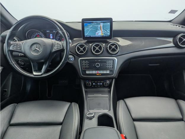 MERCEDES-BENZ GLA 200 Starlight Edition  