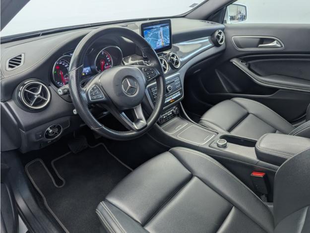 MERCEDES-BENZ GLA 200 Starlight Edition  