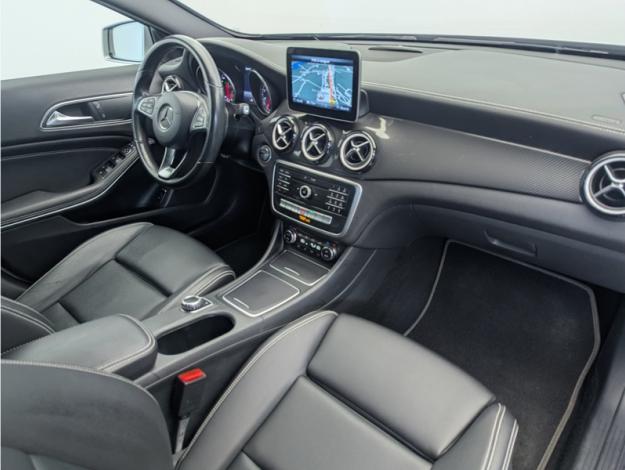 MERCEDES-BENZ GLA 200 Starlight Edition  