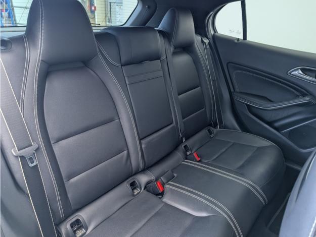 MERCEDES-BENZ GLA 200 Starlight Edition  