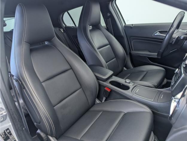 MERCEDES-BENZ GLA 200 Starlight Edition  