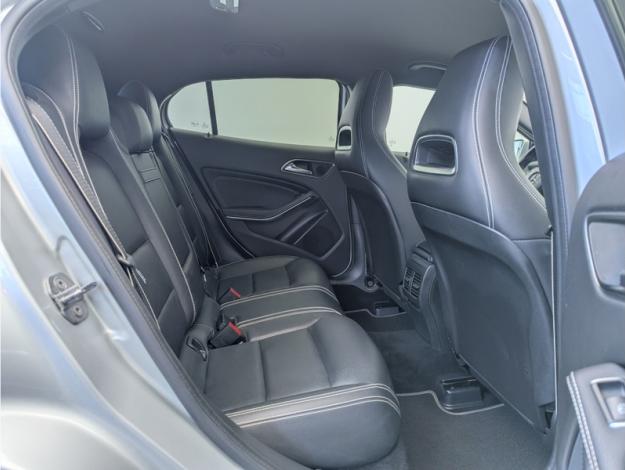 MERCEDES-BENZ GLA 200 Starlight Edition  