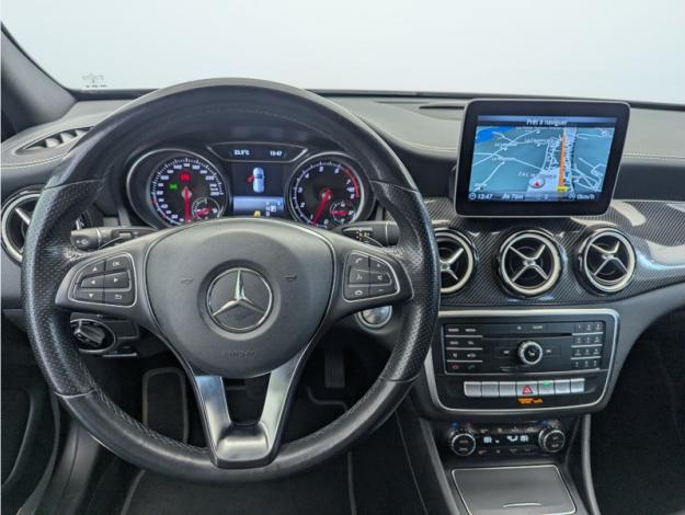 MERCEDES-BENZ GLA 200 Starlight Edition  