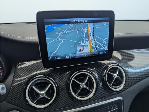 MERCEDES-BENZ GLA 200 Starlight Edition  