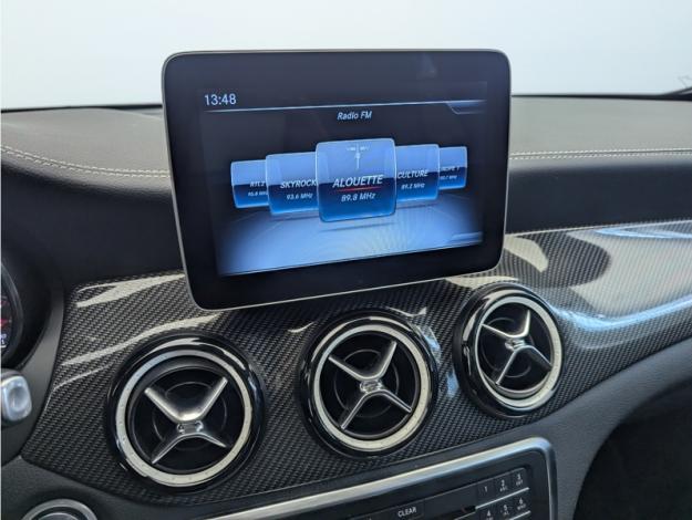 MERCEDES-BENZ GLA 200 Starlight Edition  