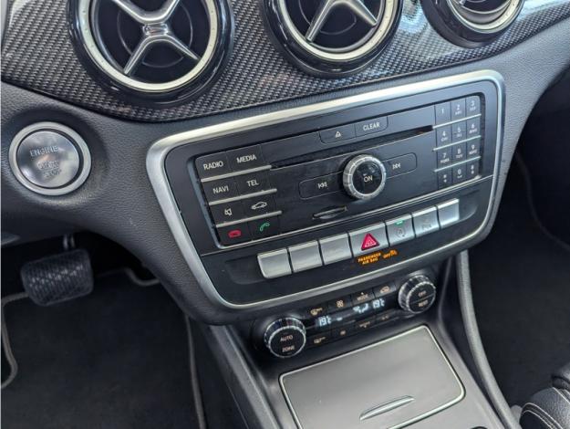 MERCEDES-BENZ GLA 200 Starlight Edition  