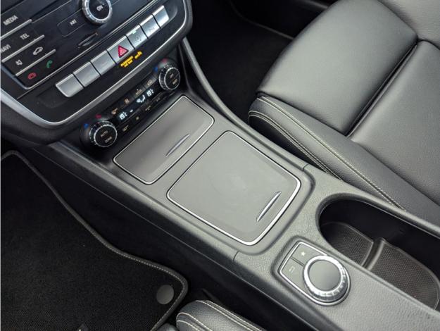 MERCEDES-BENZ GLA 200 Starlight Edition  