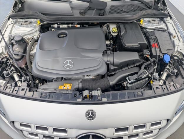 MERCEDES-BENZ GLA 200 Starlight Edition  