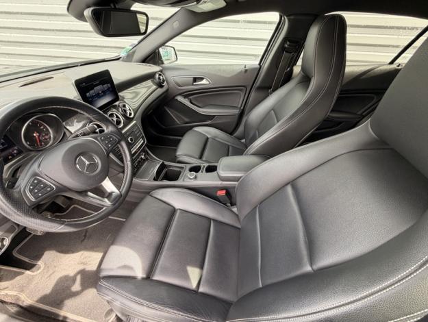 MERCEDES-BENZ GLA 180 Sport Edition  