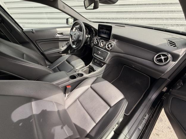 MERCEDES-BENZ GLA 180 Sport Edition  