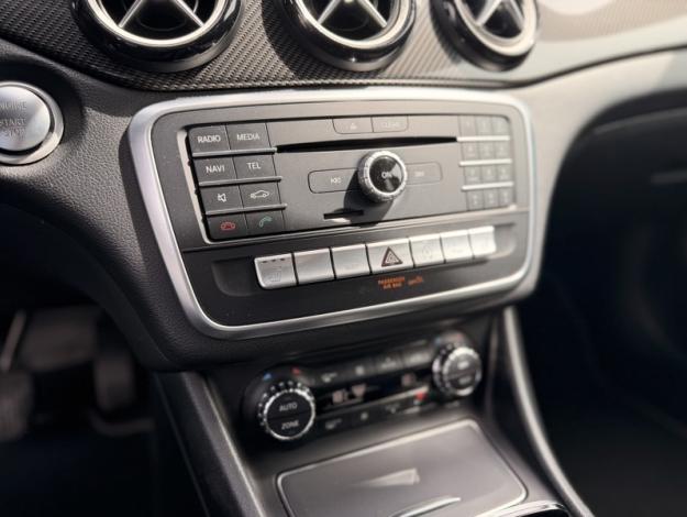 MERCEDES-BENZ GLA 180 Sport Edition  