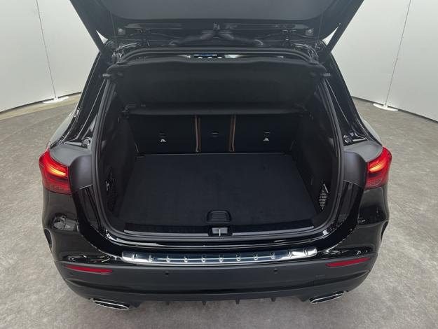 MERCEDES-BENZ GLA 200 AMG Line  