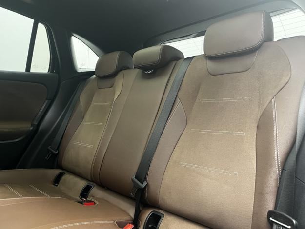 MERCEDES-BENZ GLA 200 AMG Line  