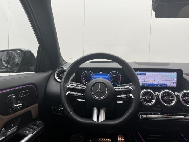 MERCEDES-BENZ GLA 200 AMG Line  