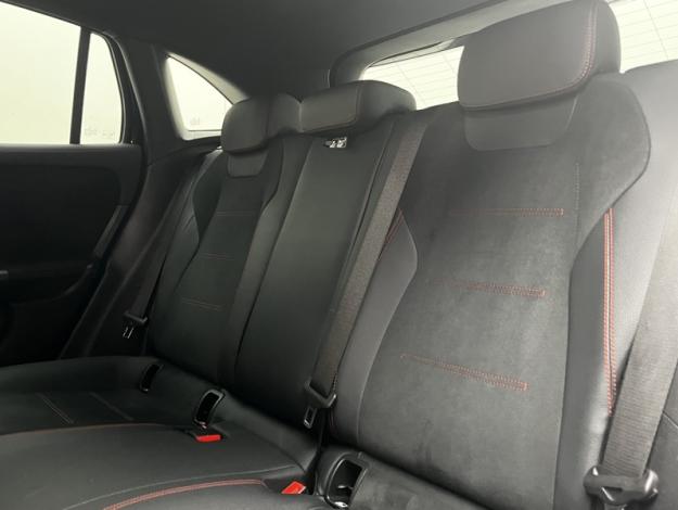 MERCEDES-BENZ GLA 200 d AMG Line  