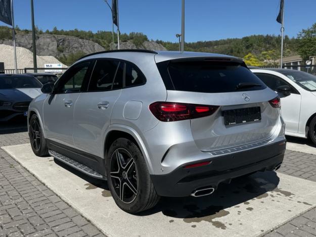 MERCEDES-BENZ GLA 180 d AMG Pack Night Toit Pano  
