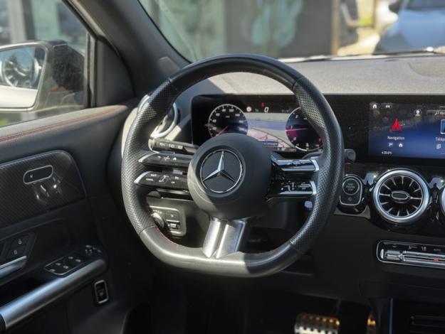 MERCEDES-BENZ GLA 180 d AMG Pack Night Toit Pano  