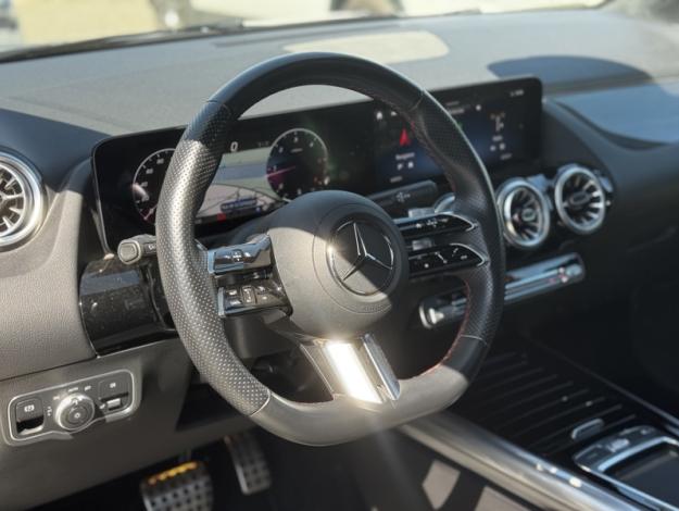 MERCEDES-BENZ GLA 180 d AMG Pack Night Toit Pano  
