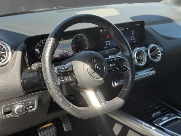 MERCEDES-BENZ GLA 180 d AMG Pack Night Toit Pano  