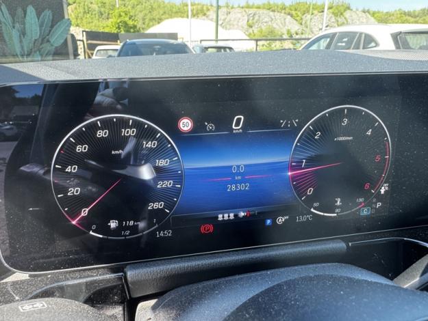 MERCEDES-BENZ GLA 180 d AMG Pack Night Toit Pano  