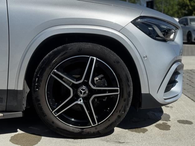 MERCEDES-BENZ GLA 180 d AMG Pack Night Toit Pano  