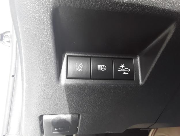 TOYOTA Yaris 1.5 VVT-I HYBRID Collection Nav Pano MY18  