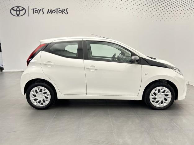 TOYOTA Aygo 1.0 VVT-i x-play  