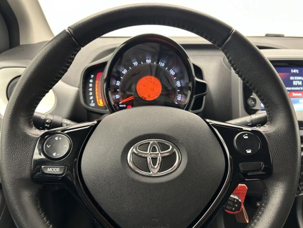 TOYOTA Aygo 1.0 VVT-i x-play  