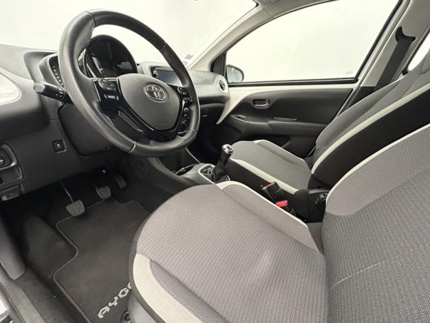 TOYOTA Aygo 1.0 VVT-i x-play  