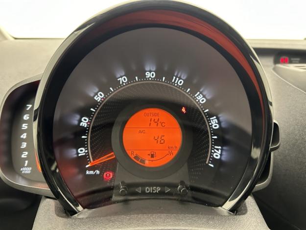 TOYOTA Aygo 1.0 VVT-i x-play  