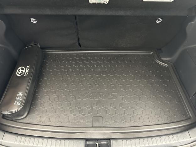 TOYOTA Yaris 116h Design  PACK CONFORT