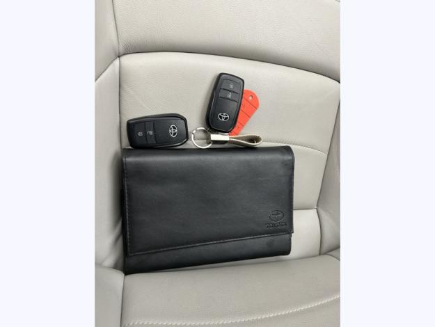 TOYOTA Yaris 116h Iconic  PACK TECHNO 