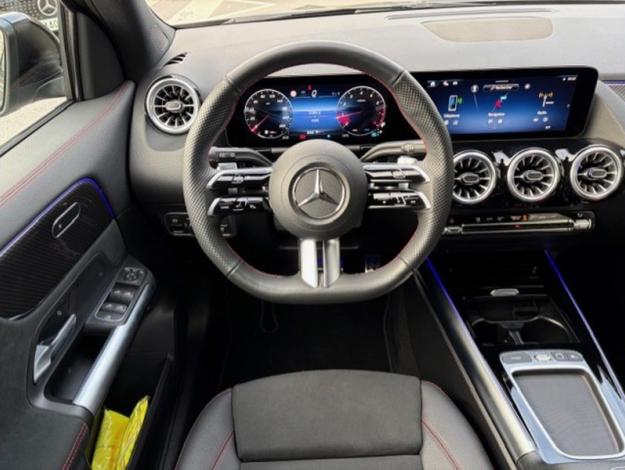 MERCEDES-BENZ GLA 180 AMG Pack Night Facelift  GLA 180 AMG Line