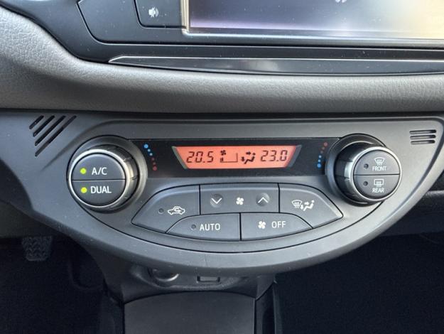 TOYOTA Yaris 100 VVT-i Collection   