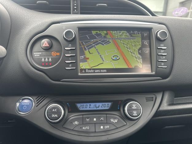 TOYOTA Yaris 100h Dynamic   
