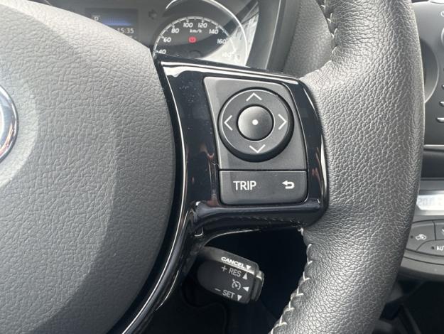 TOYOTA Yaris 100h Dynamic   