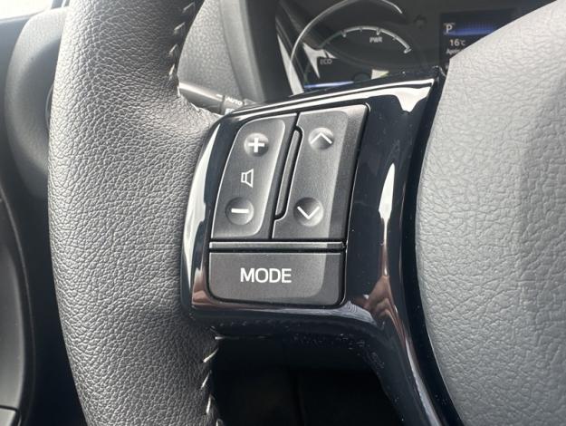 TOYOTA Yaris 100h Dynamic   