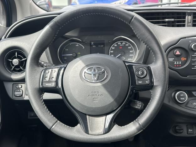 TOYOTA Yaris 100h Dynamic  