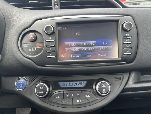 TOYOTA Yaris 100h Dynamic  